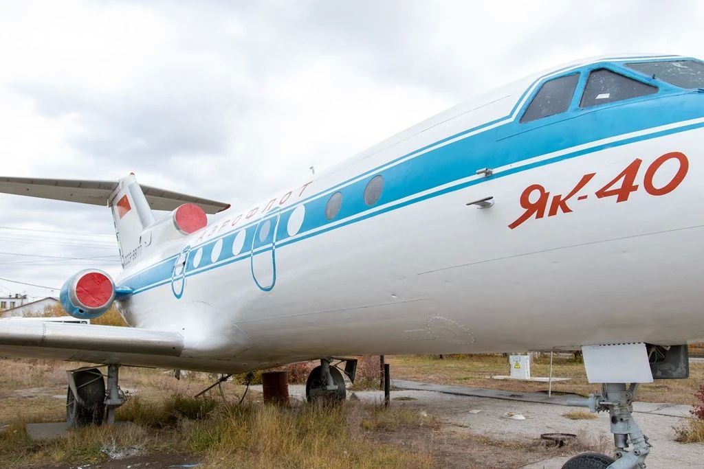 В Якутске обновили легендарные самолеты-памятники Ан-24 и Як-40 на площади «Ворота Якутска» В Якутске обновили легендарные самолеты-памятники Ан-24 и Як-40 на площади «Ворота Якутска»