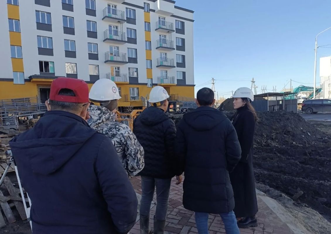 В Нюрбе проверили ход строительства домов для переселения из аварийного жилья