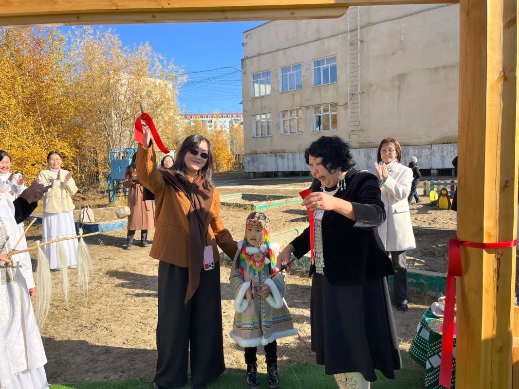 В детсаду «Кэнчээри» в Якутске по ППМИ открылась площадка в национальном стиле В детсаду «Кэнчээри» в Якутске по ППМИ открылась площадка в национальном стиле