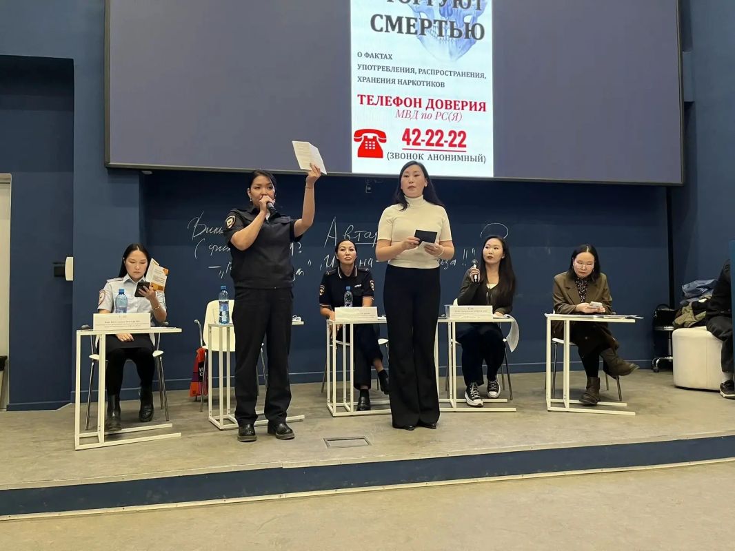 Полицейские провели профилактическую лекцию для иностранных студентов первых курсов Северо-Восточного федерального университета Полицейские провели профилактическую лекцию для иностранных студентов первых курсов Северо-Восточного федерального университета