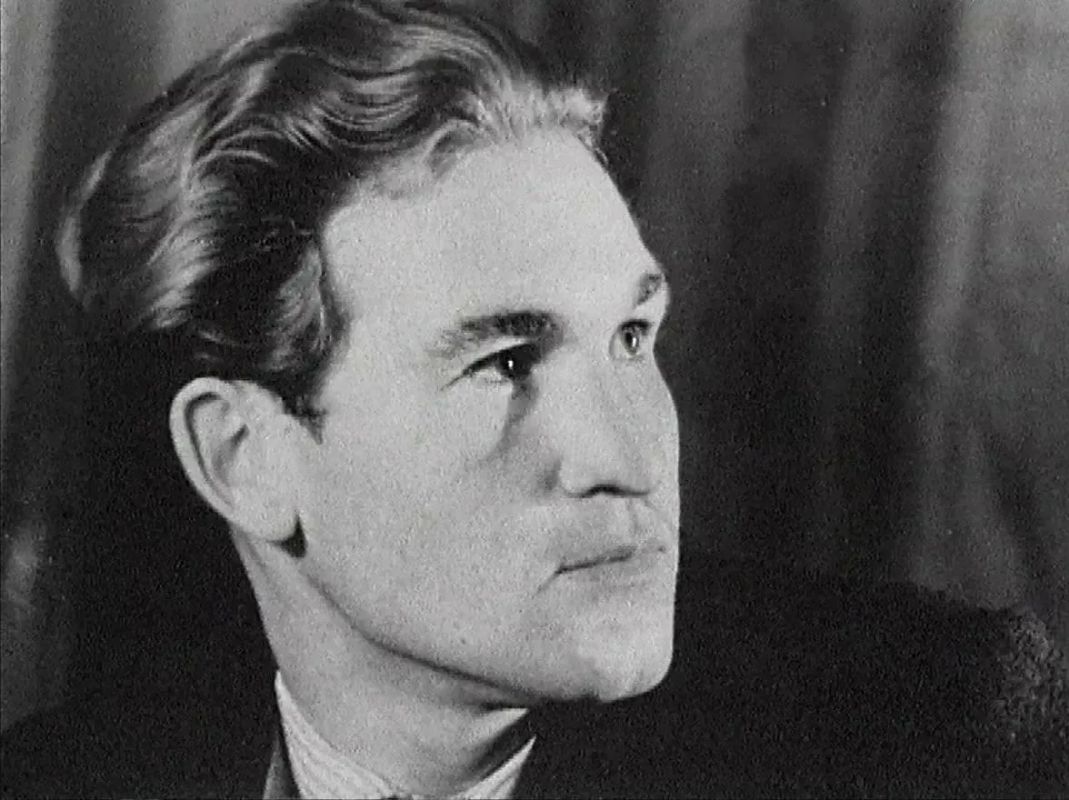 Дорогие наши зрители! Сегодня для всего нашего театра особенная дата, ведь 24 сентября мы отмечаем 100-летие легендарного артиста, нашего любимого учителя, народного артиста РСФСР, народного артиста ЯАССР, ветерана Великой... Дорогие наши зрители! Сегодня для всего нашего театра особенная дата, ведь 24 сентября мы отмечаем 100-летие легендарного артиста, нашего любимого учителя, народного артиста РСФСР, народного артиста ЯАССР, ветерана Великой...