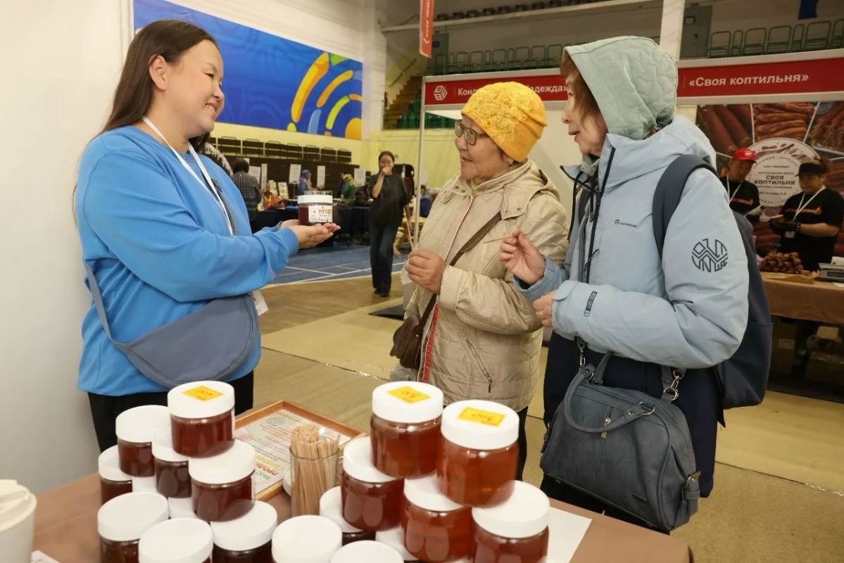 Местные продукты, дизайнерская одежда и турбазы: 100 предприятий собрала выставка «Бизнес-Экспо» Местные продукты, дизайнерская одежда и турбазы: 100 предприятий собрала выставка «Бизнес-Экспо»