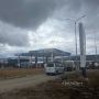 Непривычная картина: две машины в очереди на газовую заправку в порту