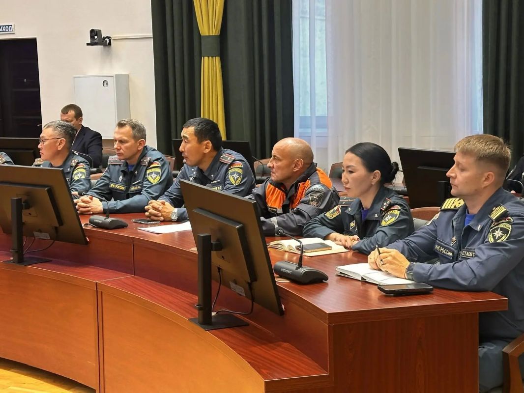Провел совещание по вопросу восстановления электро- и теплоснабжения Нерюнгринского района Провел совещание по вопросу восстановления электро- и теплоснабжения Нерюнгринского района