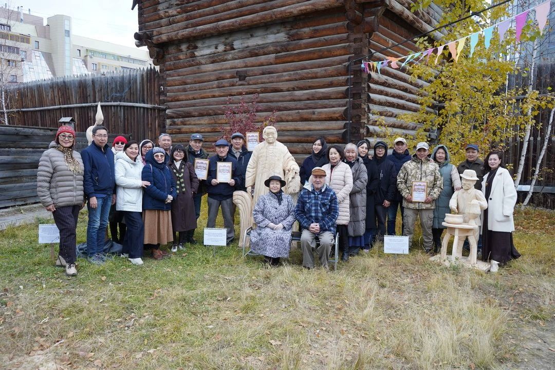 В Якутске торжественно открыли «Купеческий берег»: первые скульптуры украсили Старый город В Якутске торжественно открыли «Купеческий берег»: первые скульптуры украсили Старый город