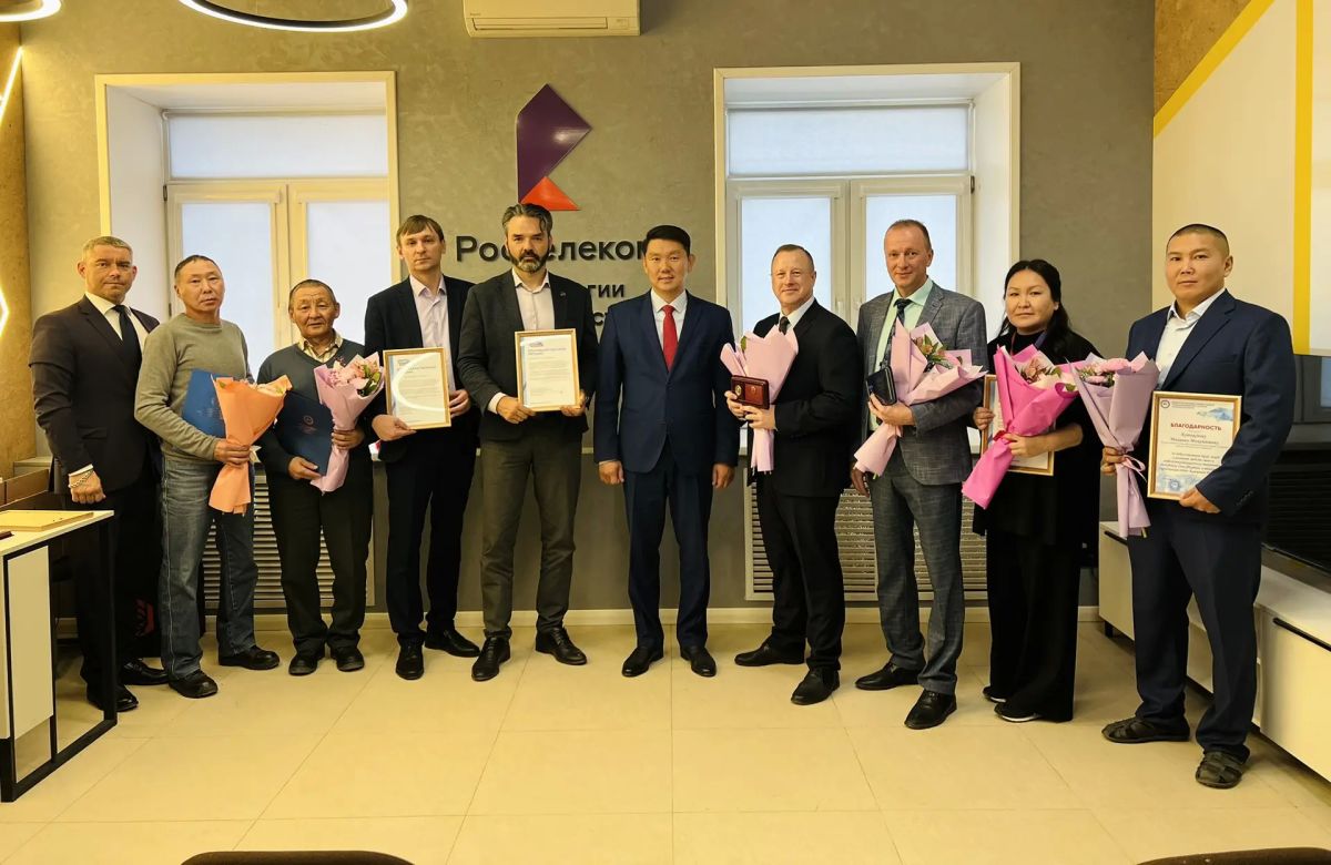 Министр инноваций поздравил коллектив «Сахателекома» с 25-летием