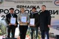 Заместитель министра сельского хозяйства и продовольственной политики РС (Я) Айал Тимофеев вручил награды лучшим предприятиям, индивидуальным предпринимателям и работникам отрасли животноводства