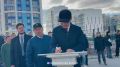 Сегодня в Якутске состоялась церемония закладки камня на месте строительства пристроя к гимназии «Центр глобального образования» в 203-м микрорайоне
