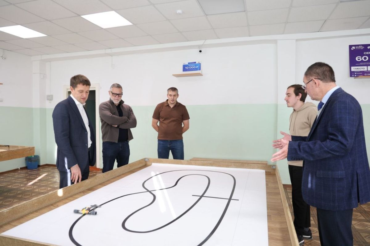 Сегодня Председатель Правительства Якутии Кирилл Бычков работает в Нерюнгринском районе. В рамках визита он посетил социальные объекты города. Сегодня Председатель Правительства Якутии Кирилл Бычков работает в Нерюнгринском районе. В рамках визита он посетил социальные объекты города.