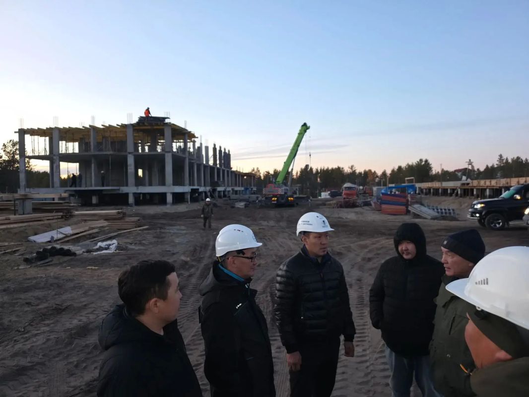 Более 800 человек планируется переселить из аварийного жилья в Вилюйском улусе Более 800 человек планируется переселить из аварийного жилья в Вилюйском улусе