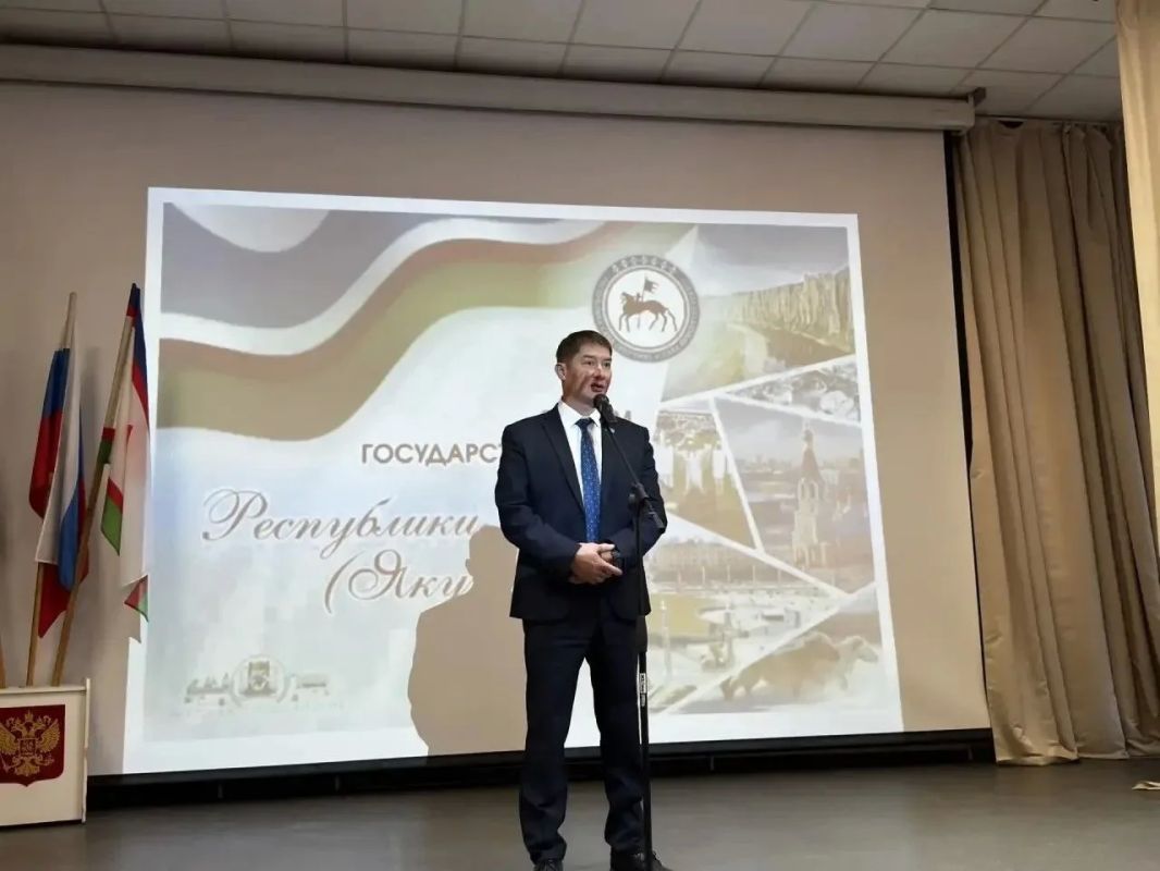 Министр имущественных и земельных отношений Республики Саха (Якутия) Павел Николаевич Багынанов от имени руководства Республики Саха (Якутия) и от себя лично горячо поздравляю работников и учеников МОБУ «Средняя... Министр имущественных и земельных отношений Республики Саха (Якутия) Павел Николаевич Багынанов от имени руководства Республики Саха (Якутия) и от себя лично горячо поздравляю работников и учеников МОБУ «Средняя...