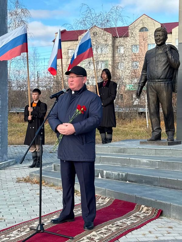 В Хангаласском улусе накануне Дня государственности Якутии почтили память Михаила Николаева В Хангаласском улусе накануне Дня государственности Якутии почтили память Михаила Николаева