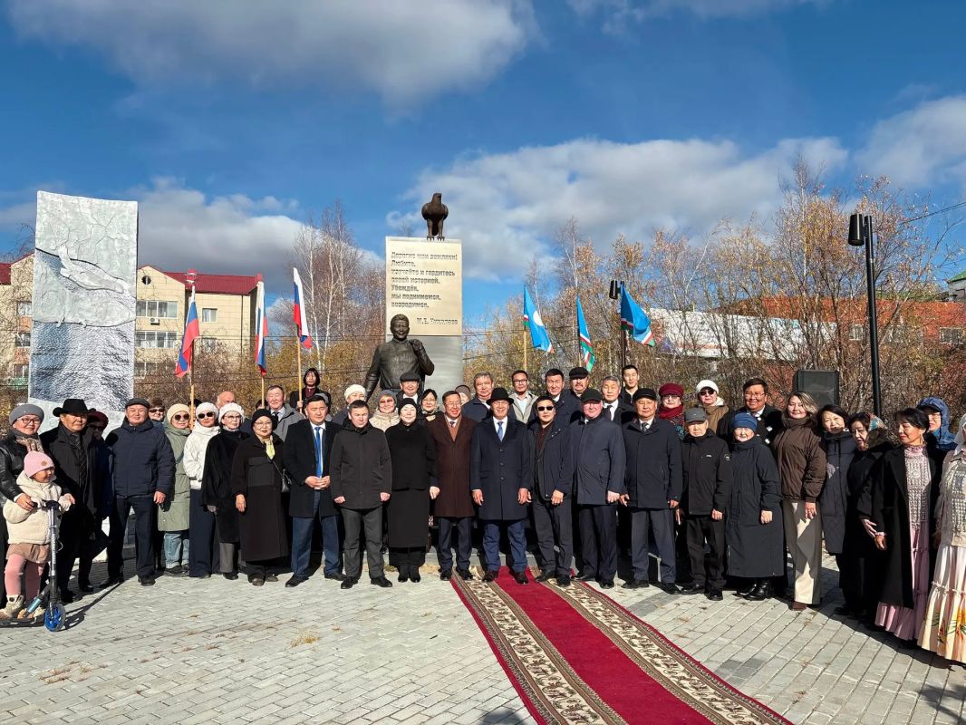 В Хангаласском улусе накануне Дня государственности Якутии почтили память Михаила Николаева В Хангаласском улусе накануне Дня государственности Якутии почтили память Михаила Николаева
