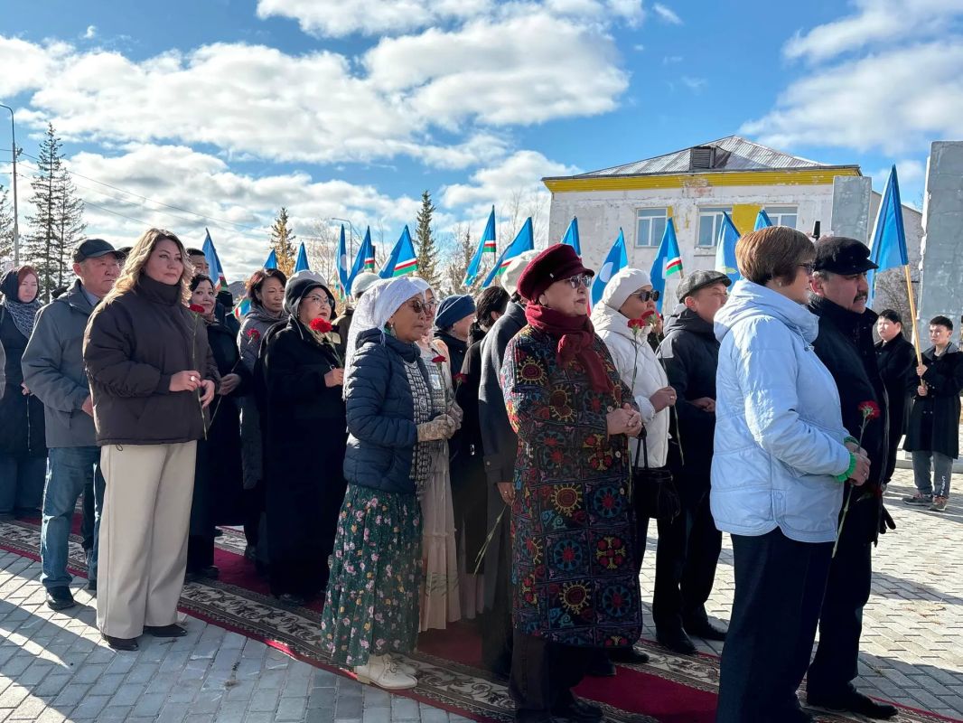 В Хангаласском улусе накануне Дня государственности Якутии почтили память Михаила Николаева В Хангаласском улусе накануне Дня государственности Якутии почтили память Михаила Николаева