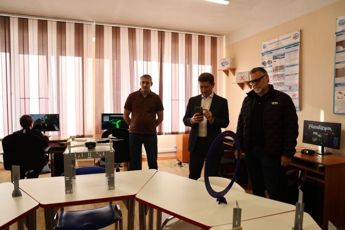 Сегодня Председатель Правительства Якутии Кирилл Бычков работает в Нерюнгринском районе. В рамках визита он посетил социальные объекты города. Сегодня Председатель Правительства Якутии Кирилл Бычков работает в Нерюнгринском районе. В рамках визита он посетил социальные объекты города.