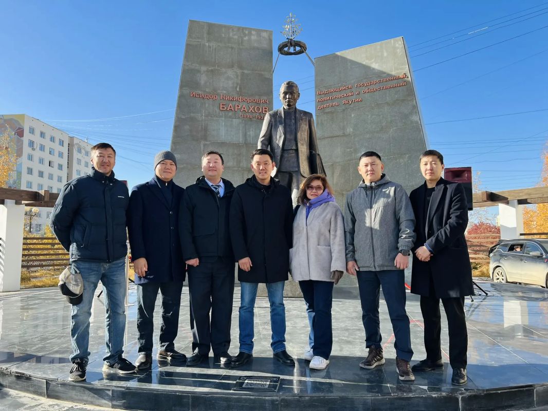 В День государственности Якутии почтили память Исидора Барахова В День государственности Якутии почтили память Исидора Барахова