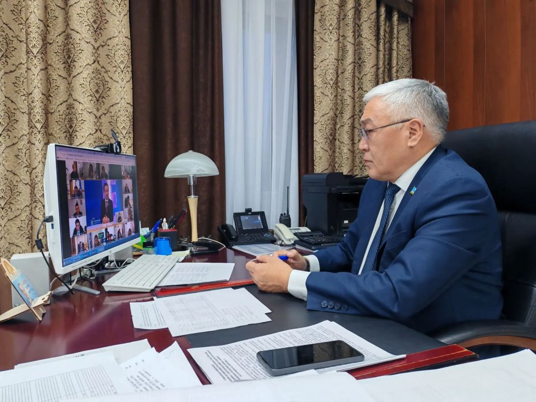 Традиционно в День государственности Республики Саха (Якутия) Глава республики Айсен Николаев провел прямой эфир