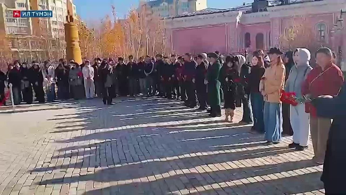 Народные депутаты Ил Тумэн приняли участие в памятных мероприятиях, посвящённых выдающимся государственным и общественным деятелям, стоявшим у истоков становления республики