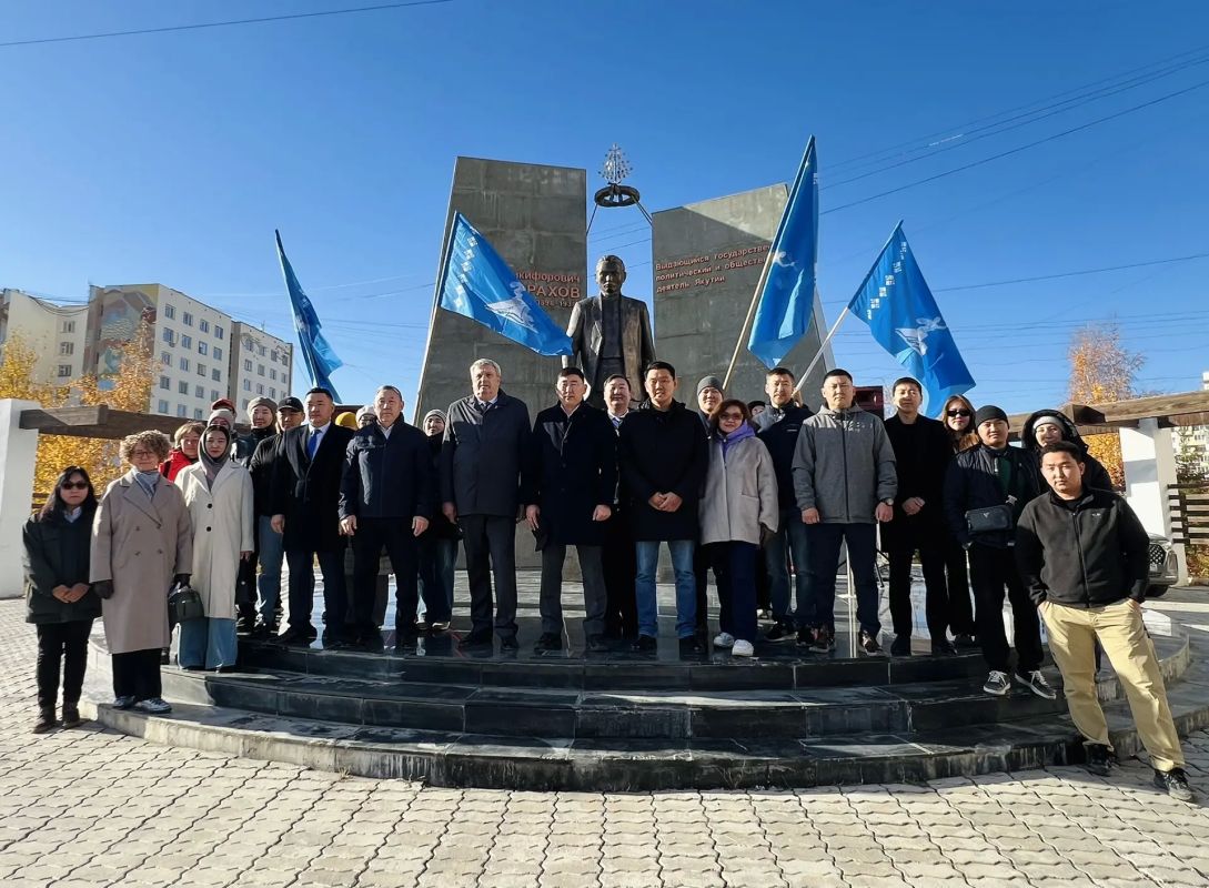 В День государственности Якутии почтили память Исидора Барахова В День государственности Якутии почтили память Исидора Барахова