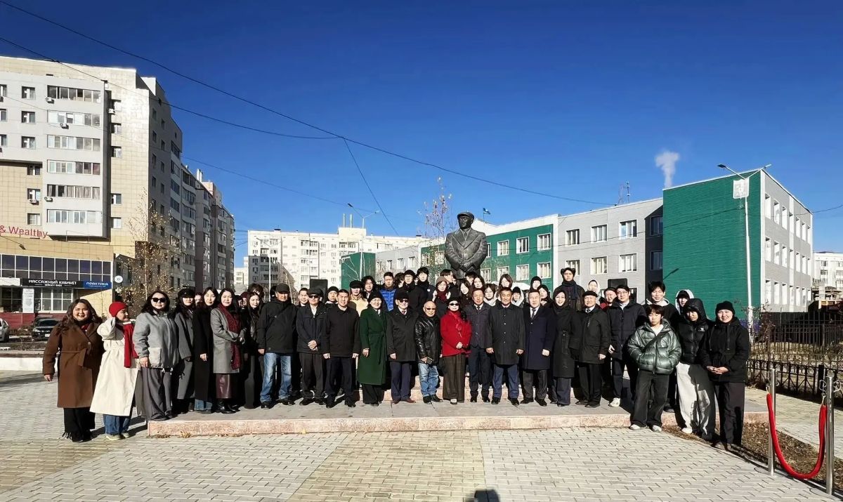В рамках празднования Дня государственности Республики Саха (Якутия), члены Общественной палаты РС(Я) приняли участие в традиционных торжественных мероприятиях В рамках празднования Дня государственности Республики Саха (Якутия), члены Общественной палаты РС(Я) приняли участие в традиционных торжественных мероприятиях