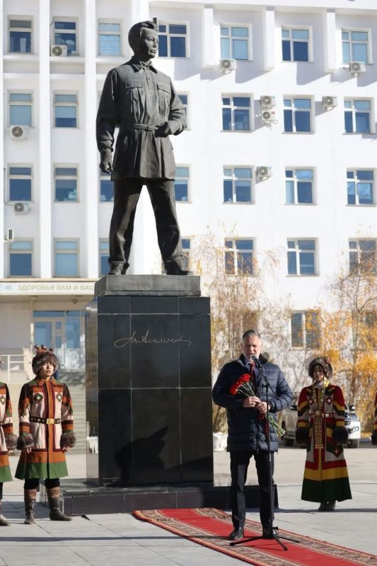 Кирилл Бычков: С Днем государственности Республики Саха (Якутия)! Кирилл Бычков: С Днем государственности Республики Саха (Якутия)!