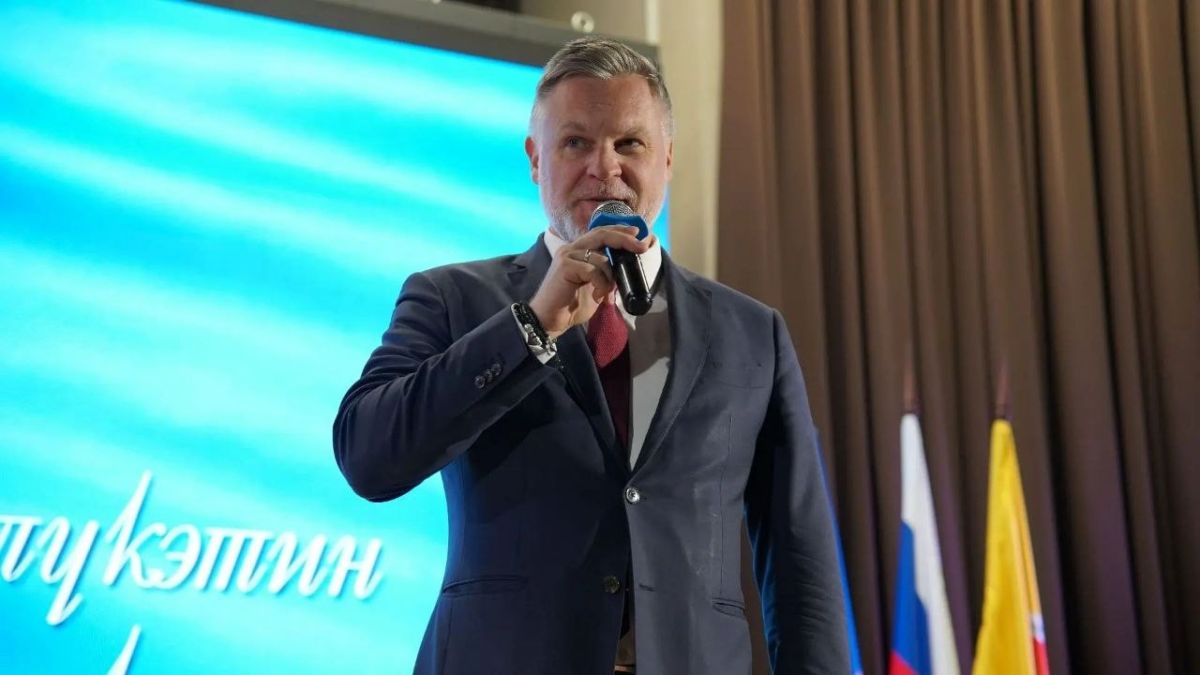 Кирилл Бычков: Посетил Якутскую городскую национальную гимназию, где сегодня прошла торжественная линейка, посвященная Дню государственности Республики Саха (Якутия) Кирилл Бычков: Посетил Якутскую городскую национальную гимназию, где сегодня прошла торжественная линейка, посвященная Дню государственности Республики Саха (Якутия)