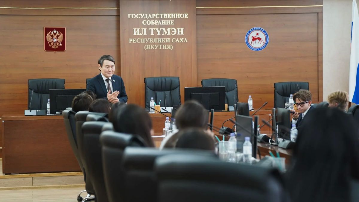 В рамках мероприятий посвященных Дню государственности Республики Саха (Якутия) депутаты Ил Тумэн сегодня пообщались со школьниками и студентами В рамках мероприятий посвященных Дню государственности Республики Саха (Якутия) депутаты Ил Тумэн сегодня пообщались со школьниками и студентами