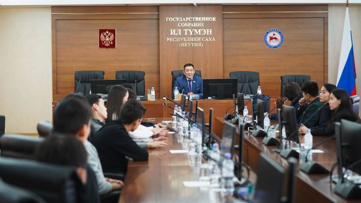 В рамках мероприятий посвященных Дню государственности Республики Саха (Якутия) депутаты Ил Тумэн сегодня пообщались со школьниками и студентами В рамках мероприятий посвященных Дню государственности Республики Саха (Якутия) депутаты Ил Тумэн сегодня пообщались со школьниками и студентами
