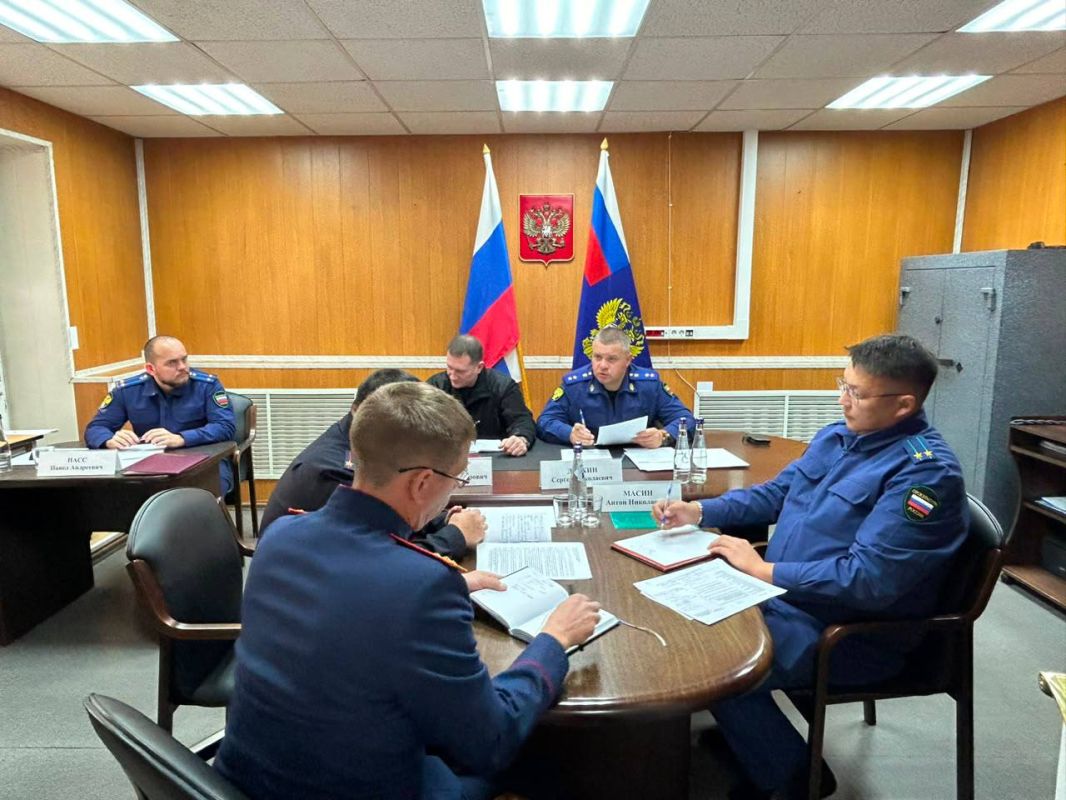 Прокурор республики Сергей Дябкин посетил с рабочей поездкой Томпонский район Прокурор республики Сергей Дябкин посетил с рабочей поездкой Томпонский район
