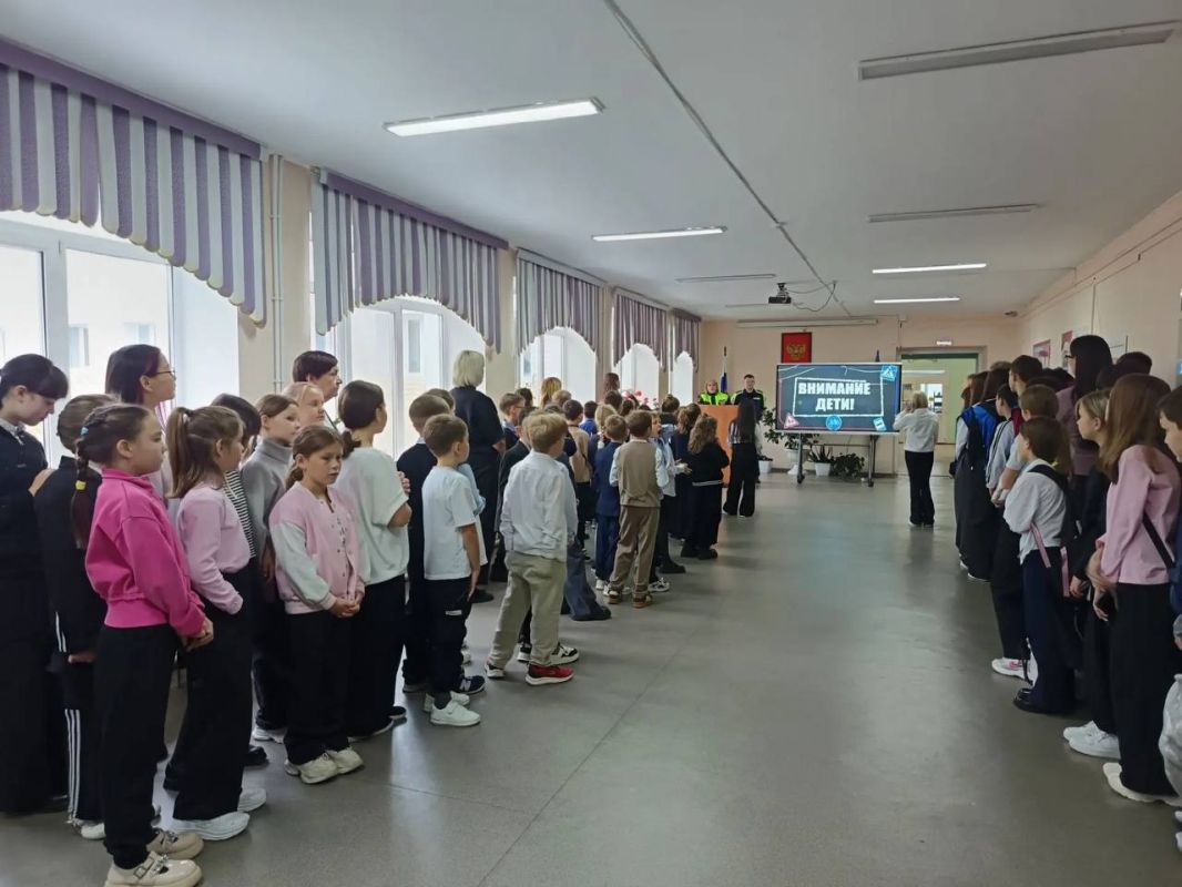 В рамках Всероссийской недели безопасности дорожного движения 28 сентября 2026 года на школьной линейке в МБОУ «СОШ N5 п.Ленинский» г. Алдан прошла встреча сотрудниками Госавтоинспекции В рамках Всероссийской недели безопасности дорожного движения 28 сентября 2026 года на школьной линейке в МБОУ «СОШ N5 п.Ленинский» г. Алдан прошла встреча сотрудниками Госавтоинспекции