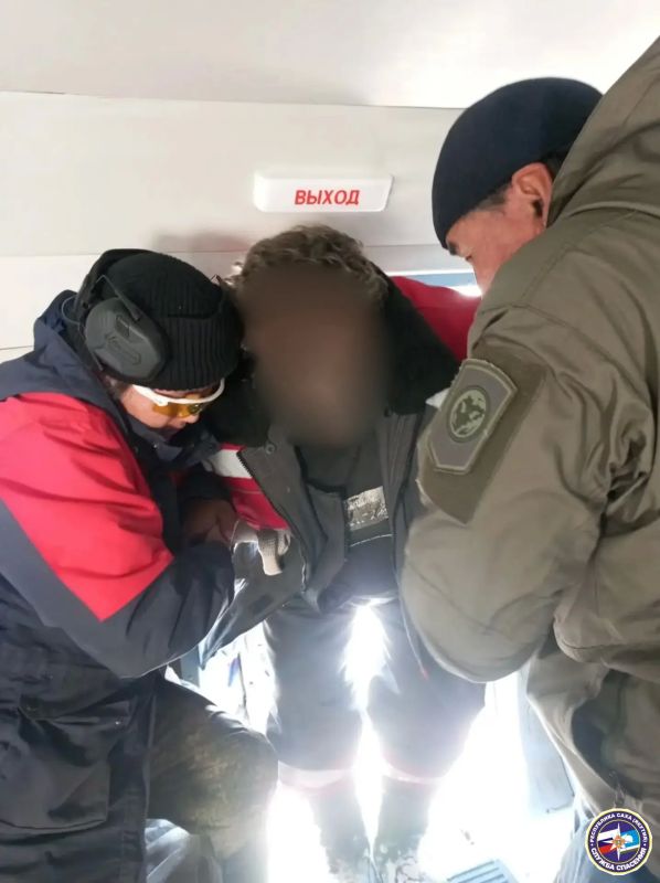 В Момском улусе вертолет Ми-8 эвакуировал мужчину В Момском улусе вертолет Ми-8 эвакуировал мужчину