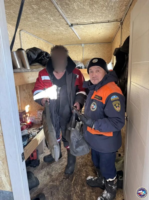 В Момском улусе вертолет Ми-8 эвакуировал мужчину В Момском улусе вертолет Ми-8 эвакуировал мужчину