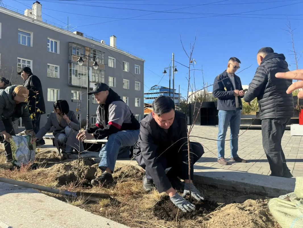 В Якутске высадили 30 яблонь в честь 150-летия Союза театральных деятелей России 27 СЕНТЯБРЯ 2026 05:33| В Якутске высадили 30 яблонь в честь 150-летия Союза театральных деятелей России 27 СЕНТЯБРЯ 2026 05:33|