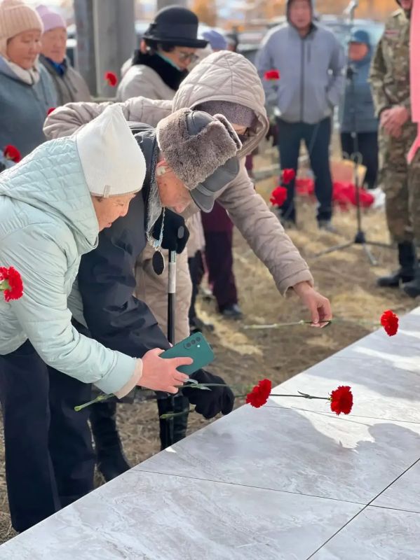 В Таттинском улусе открыли мемориальный комплекс в честь братьев Слепцовых В Таттинском улусе открыли мемориальный комплекс в честь братьев Слепцовых