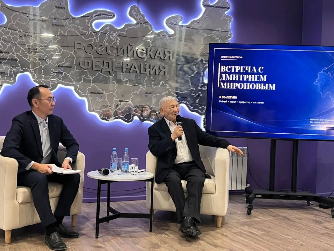 Юристы Минфина Якутии встретились с известным юристом Дмитрием Мироновым Юристы Минфина Якутии встретились с известным юристом Дмитрием Мироновым