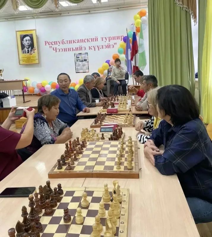 Накануне Дня государственности Якутии посетил школу имени Платона Алексеевича Ойунского в селе Черкёх Таттинского улуса Накануне Дня государственности Якутии посетил школу имени Платона Алексеевича Ойунского в селе Черкёх Таттинского улуса