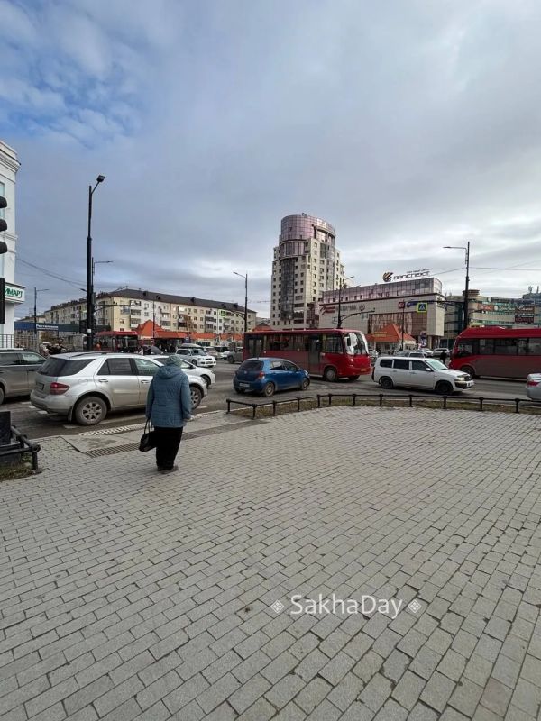 #пишут Как минимум два часа не работает светофор на Курашова