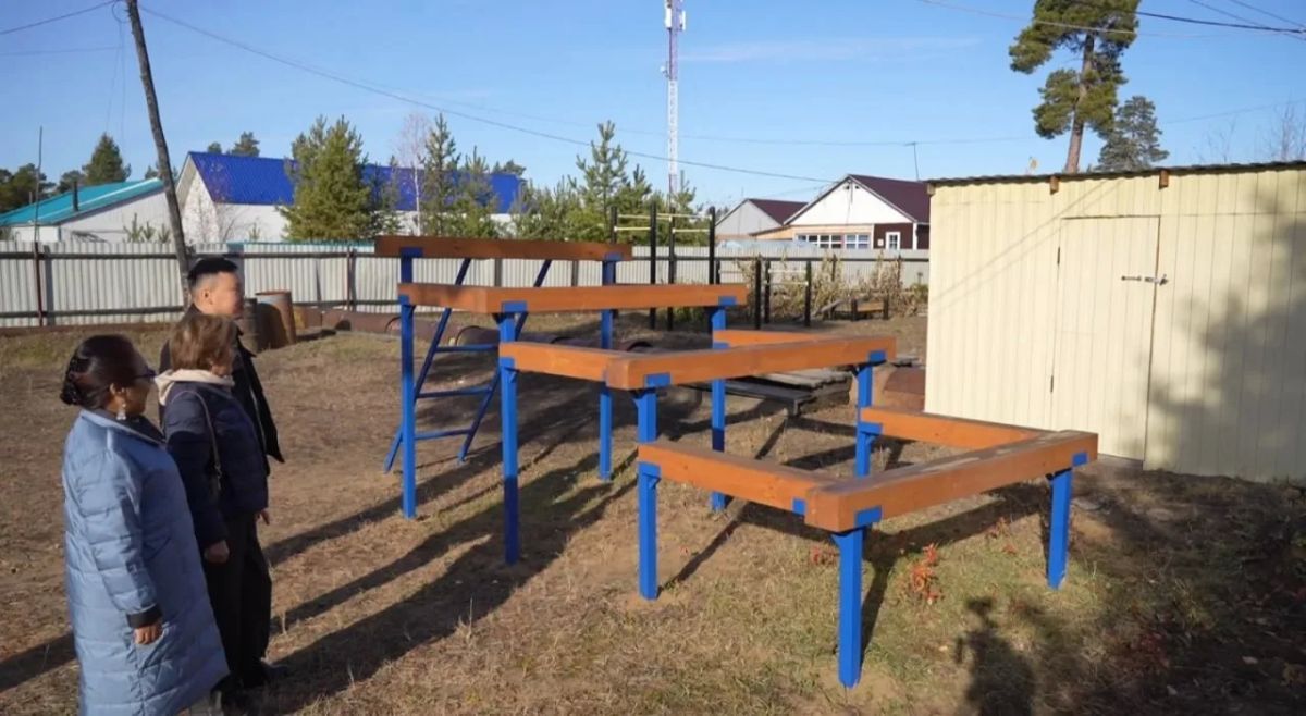 *Устье оскуолатын рэнээччилэрин кыайыыта: улууска саа былааакка лээ киирдэ* *Устье оскуолатын рэнээччилэрин кыайыыта: улууска саа былааакка лээ киирдэ*