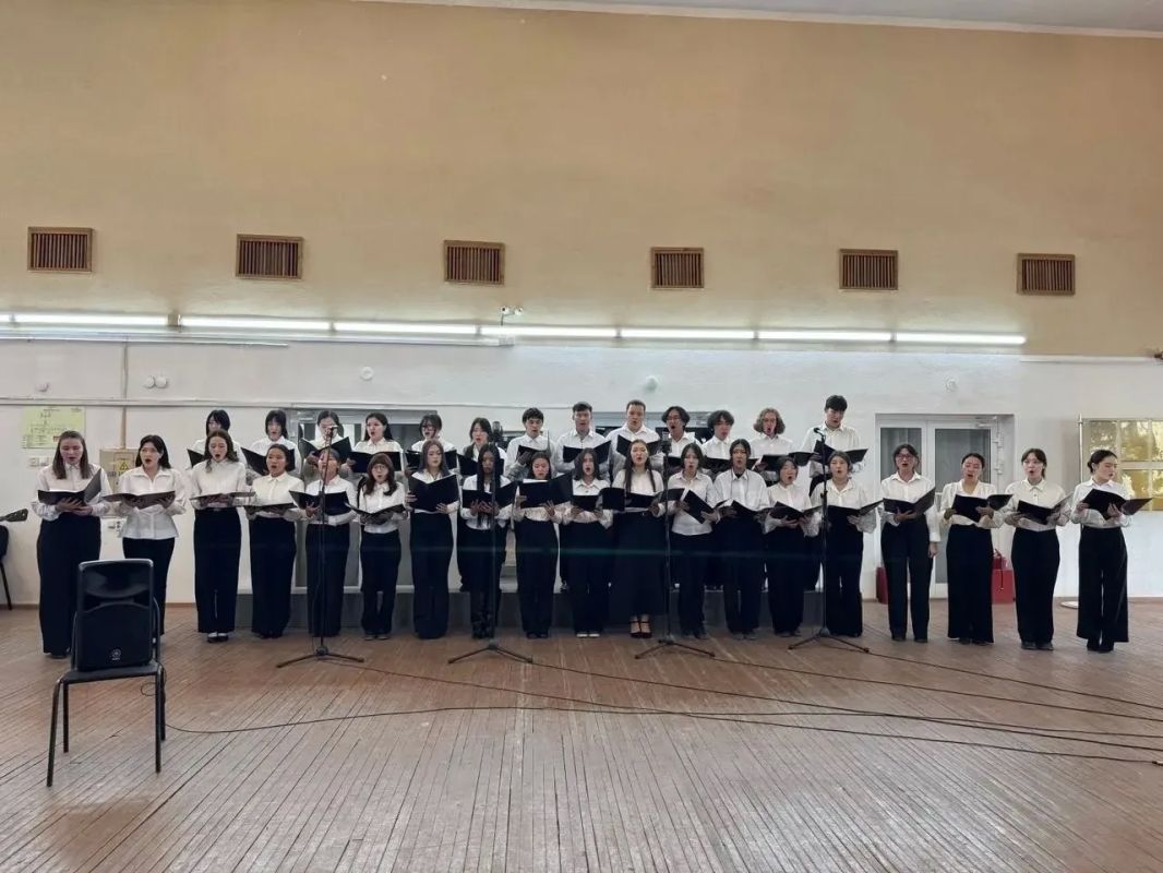 Дьон срээр тапталы, Дуолан дохсун санааны, Дьолу, кн, чаылы Кымыс курдук кутаары, Ырыа скр ылланаары Дьон срээр тапталы, Дуолан дохсун санааны, Дьолу, кн, чаылы Кымыс курдук кутаары, Ырыа скр ылланаары