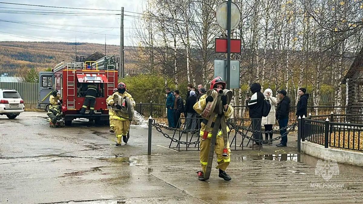 В Ленске определили сильнейших в пожарно-прикладном спорте среди школьников В Ленске определили сильнейших в пожарно-прикладном спорте среди школьников