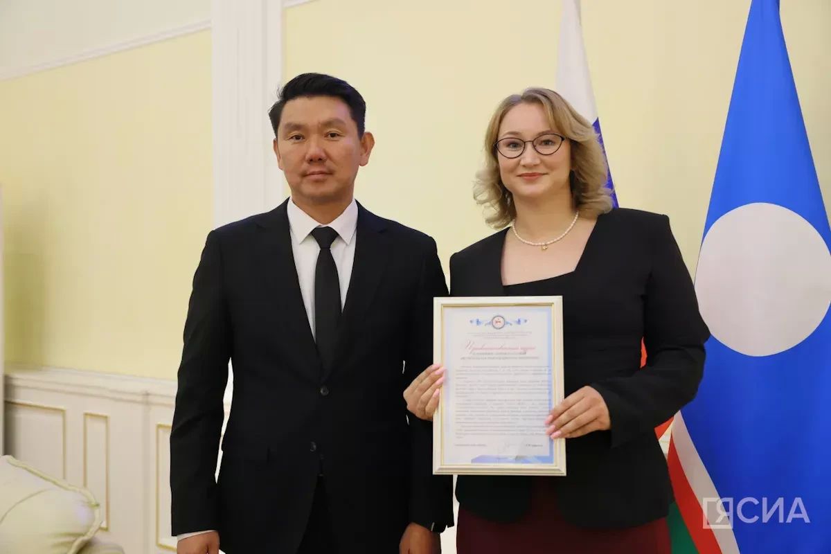 Коллектив ЯСИА поздравили с 35-летием Коллектив ЯСИА поздравили с 35-летием