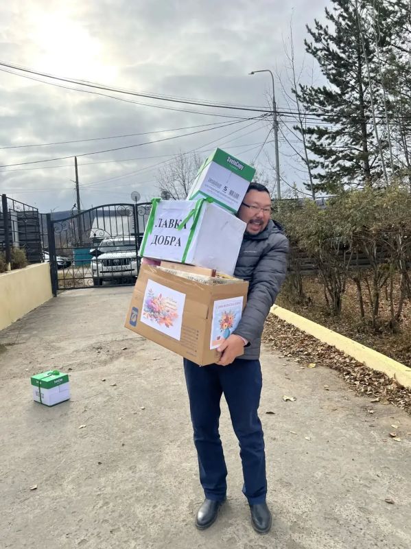 «Полка добра»: сотрудники больницы собрали подарки для постояльцев интерната