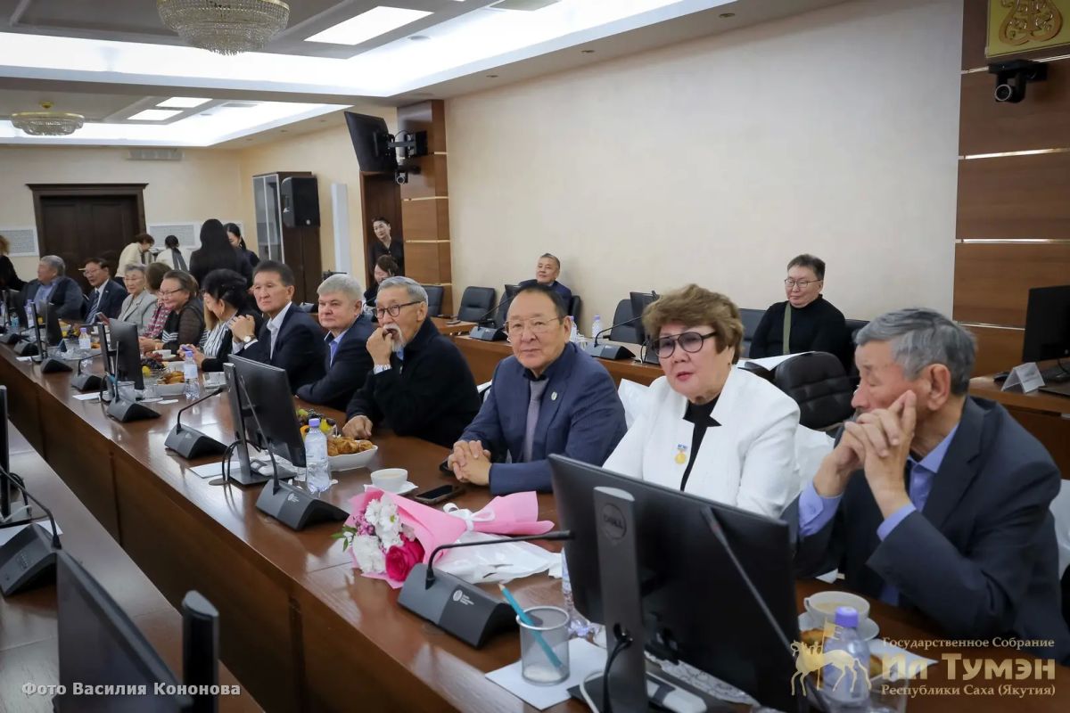 В Ил Тумэне состоялась традиционная встреча руководства парламента и народных депутатов Якутии с ветеранами государственной службы, посвящённая Международному дню пожилых людей В Ил Тумэне состоялась традиционная встреча руководства парламента и народных депутатов Якутии с ветеранами государственной службы, посвящённая Международному дню пожилых людей
