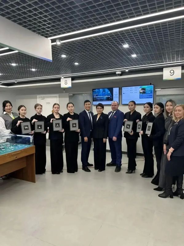 Сегодня, 2 октября, в День среднего профессионального образования России, на современной площадке Сбербанка состоялось открытие выставки выпускных работ студентов Якутского промышленного техникума имени Т.Г. Десяткина