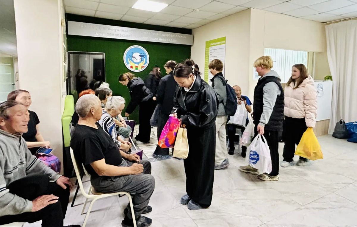 Ученики средней школы №13 г. Якутска поздравили наших получателей услуг с Днем почтенного возраста! Ученики средней школы №13 г. Якутска поздравили наших получателей услуг с Днем почтенного возраста!