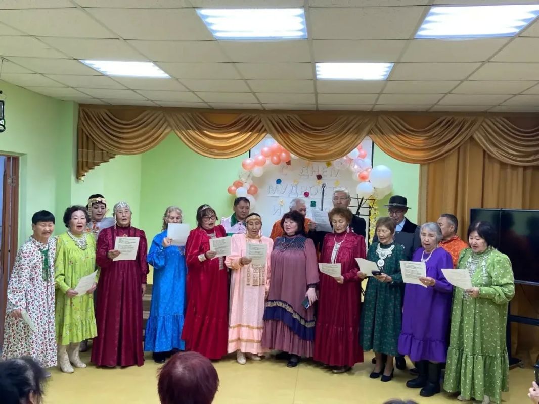 В отделении дневного пребывания продолжается Декада пожилых людей - дни, наполненные общением, творчеством, спортом и добрыми встречами