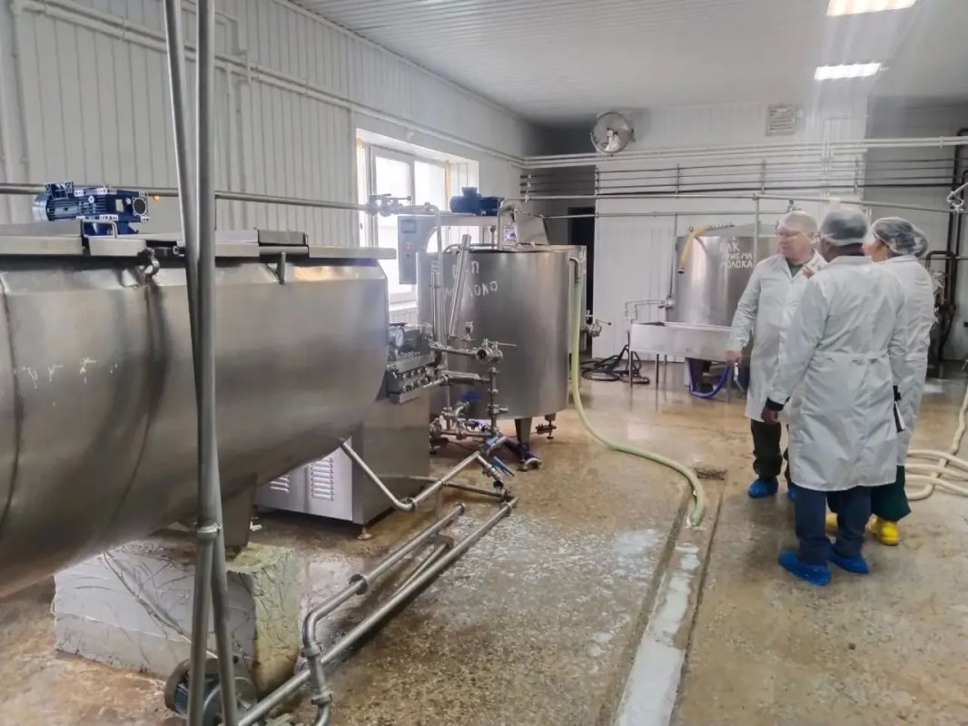 #местноепроизводство Молочная продукция «Ок-сиэ!» вышла на новый уровень качества Глава района Сергей Гребнев и руководитель департамента сельского хозяйства Александр Константинов посетили производственный цех СХПК... #местноепроизводство Молочная продукция «Ок-сиэ!» вышла на новый уровень качества Глава района Сергей Гребнев и руководитель департамента сельского хозяйства Александр Константинов посетили производственный цех СХПК...