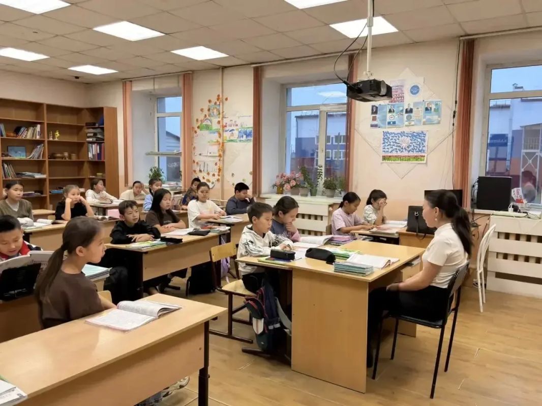 В школах республики проходят мероприятия, приуроченные ко Дню учителя В школах республики проходят мероприятия, приуроченные ко Дню учителя