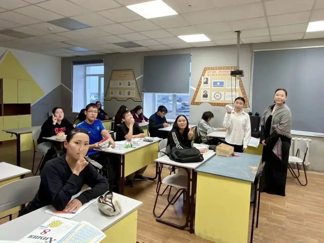 В школах республики проходят мероприятия, приуроченные ко Дню учителя В школах республики проходят мероприятия, приуроченные ко Дню учителя