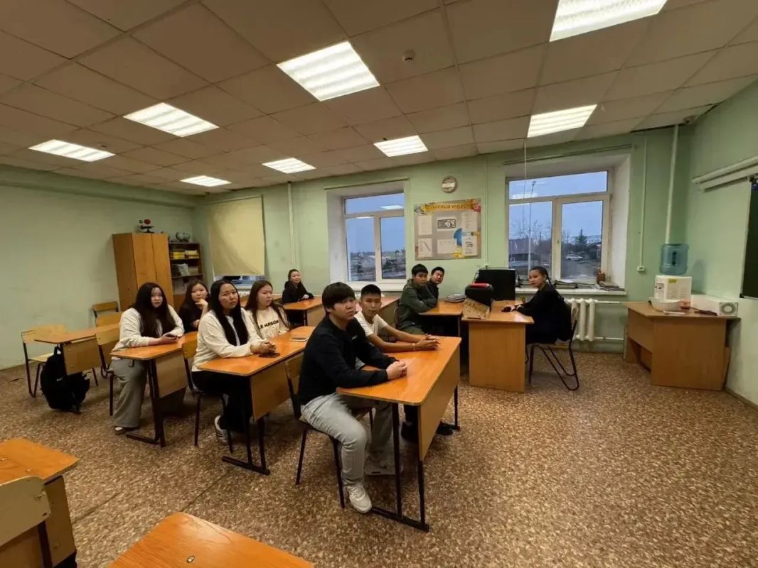 В школах республики проходят мероприятия, приуроченные ко Дню учителя В школах республики проходят мероприятия, приуроченные ко Дню учителя